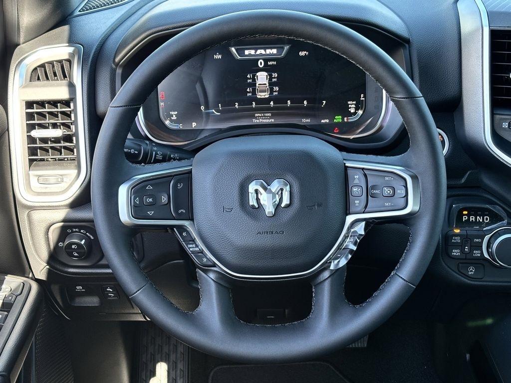 RAM 1500 Big Horn Crew Cab SWB 4WD 2026