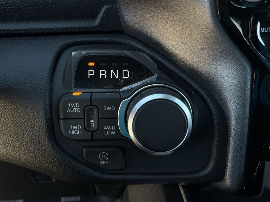 RAM 1500 Big Horn Crew Cab SWB 4WD 2026