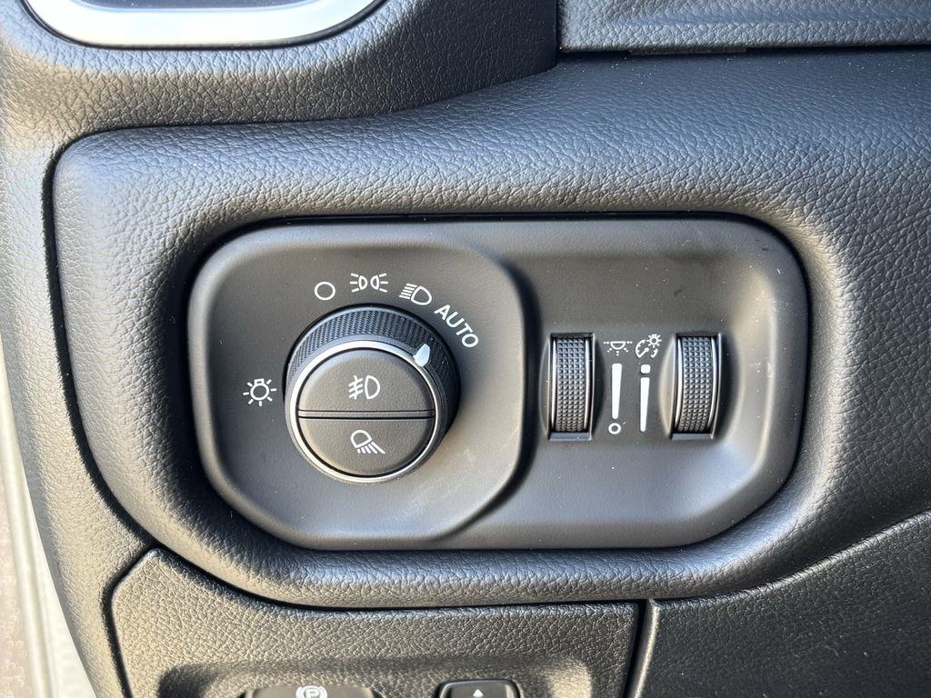 RAM 1500 Big Horn Crew Cab SWB 4WD 2026