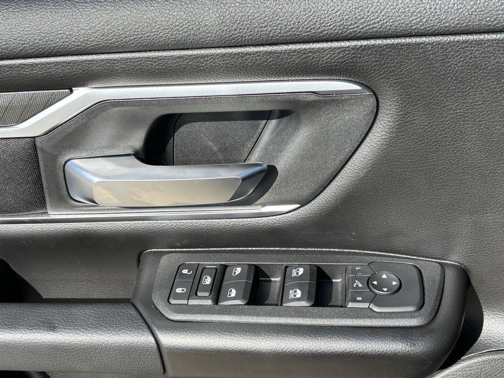 RAM 1500 Big Horn Crew Cab SWB 4WD 2026