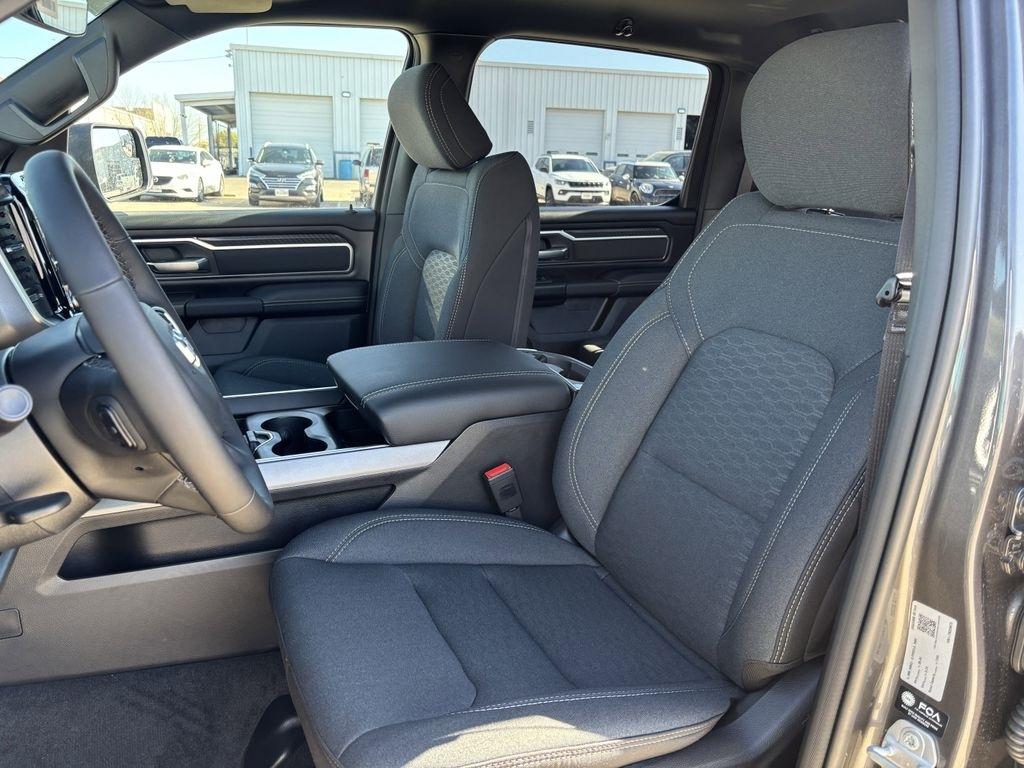 RAM 1500 Big Horn Crew Cab SWB 4WD 2026