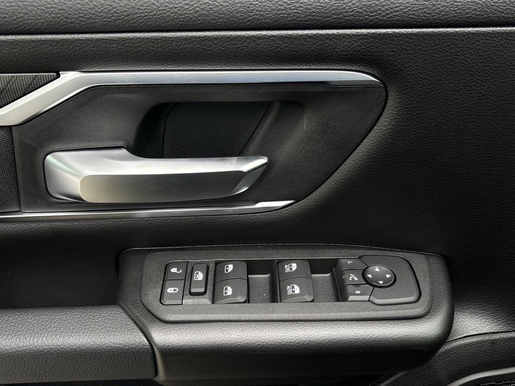 RAM 1500 Big Horn Crew Cab SWB 4WD 2026