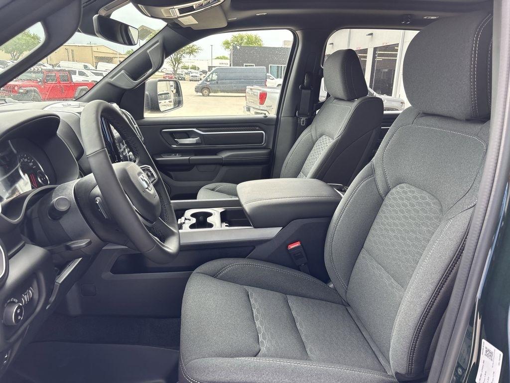 RAM 1500 Big Horn Crew Cab SWB 4WD 2026