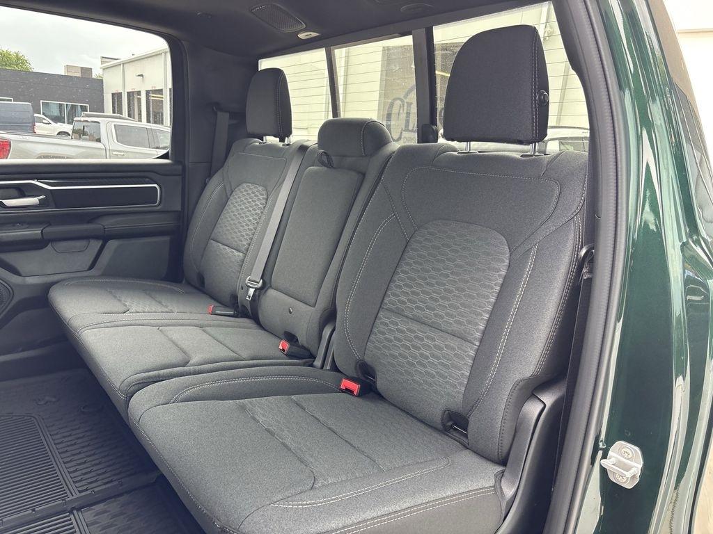 RAM 1500 Big Horn Crew Cab SWB 4WD 2026