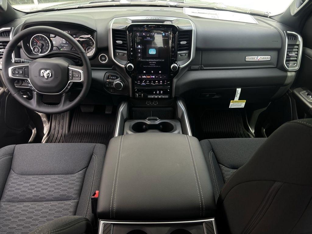 RAM 1500 Big Horn Crew Cab SWB 4WD 2026