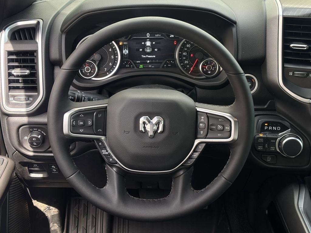 RAM 1500 Big Horn Crew Cab SWB 4WD 2026