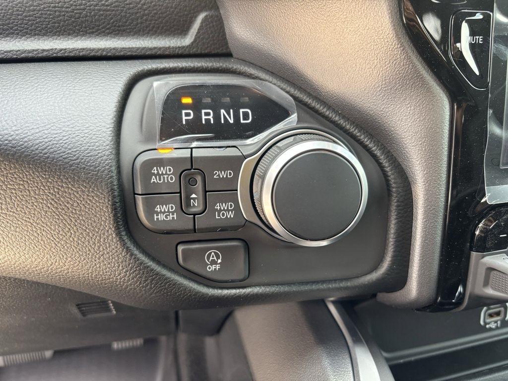 RAM 1500 Big Horn Crew Cab SWB 4WD 2026