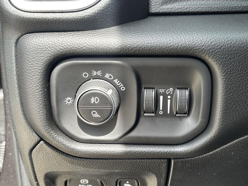 RAM 1500 Big Horn Crew Cab SWB 4WD 2026