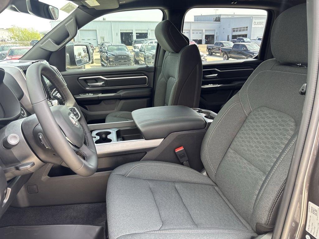 RAM 1500 Big Horn Crew Cab SWB 4WD 2026