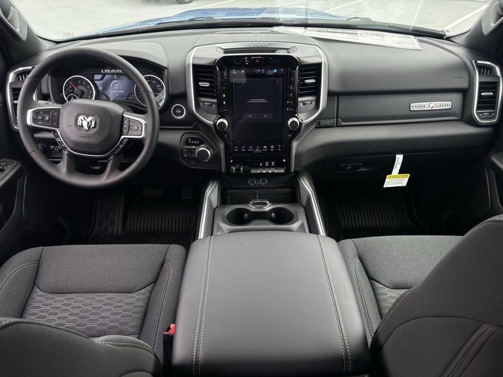 RAM 1500 Big Horn Crew Cab SWB 4WD 2026