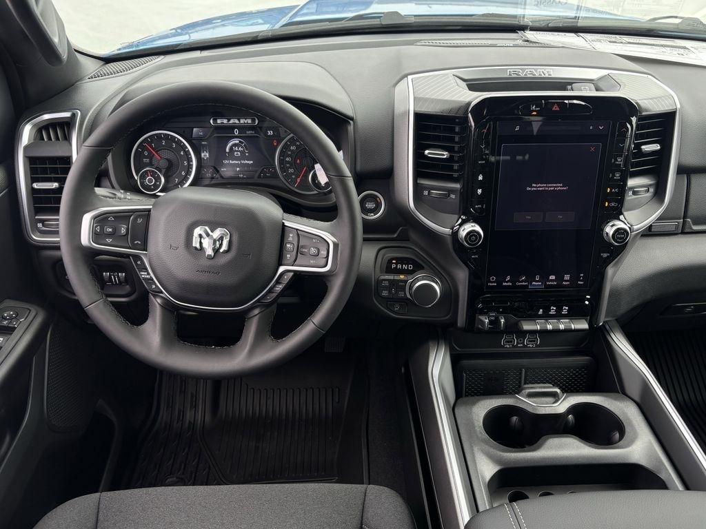RAM 1500 Big Horn Crew Cab SWB 4WD 2026