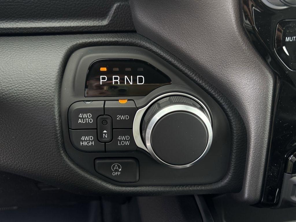 RAM 1500 Big Horn Crew Cab SWB 4WD 2026