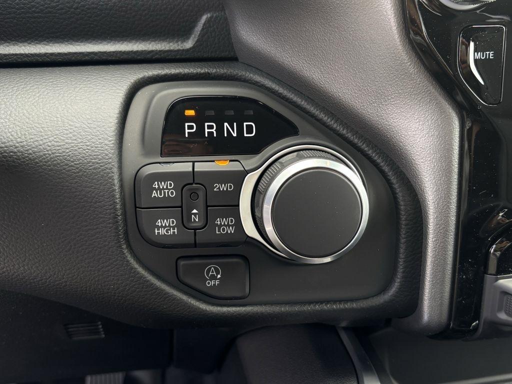 RAM 1500 Big Horn Crew Cab SWB 4WD 2026
