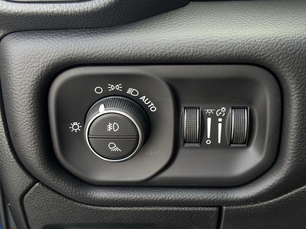 RAM 1500 Big Horn Crew Cab SWB 4WD 2026