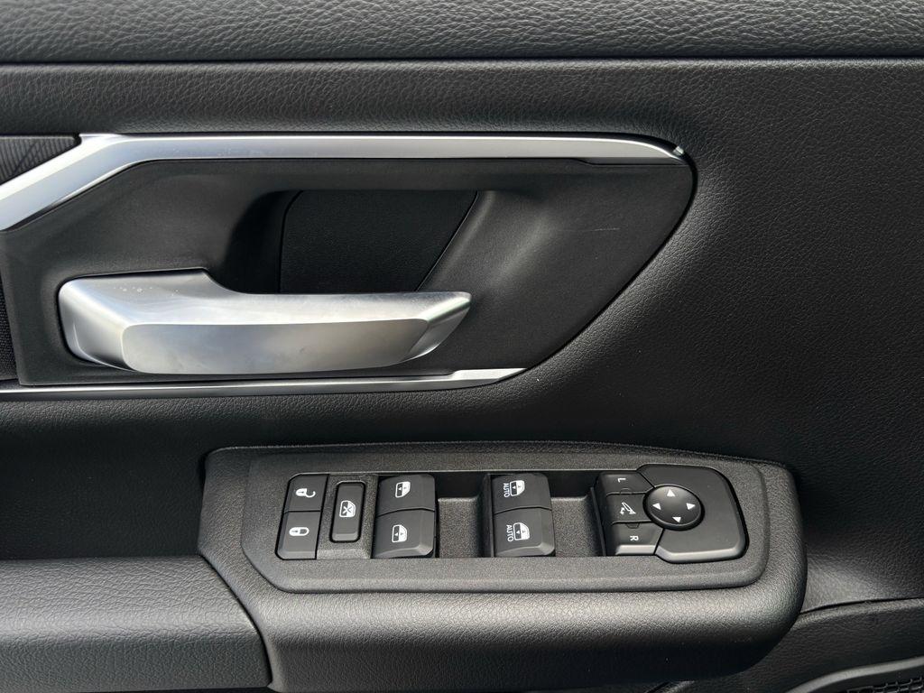 RAM 1500 Big Horn Crew Cab SWB 4WD 2026