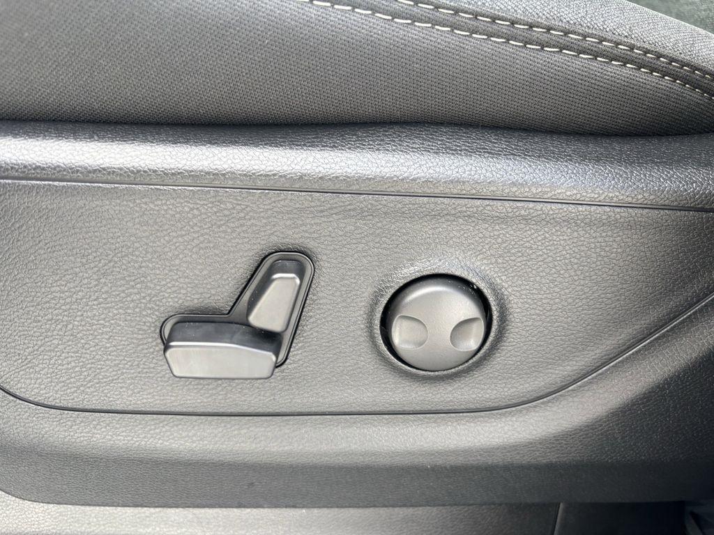 RAM 1500 Big Horn Crew Cab SWB 4WD 2026