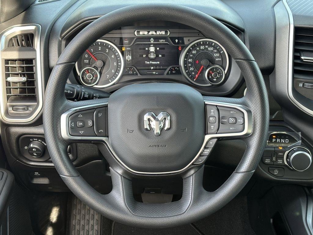 RAM 1500 Tradesman Crew Cab SWB 4WD 2026