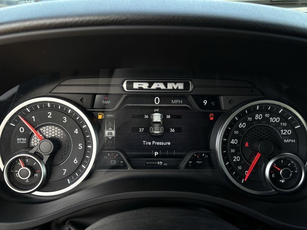 RAM 1500 Tradesman Crew Cab SWB 4WD 2026
