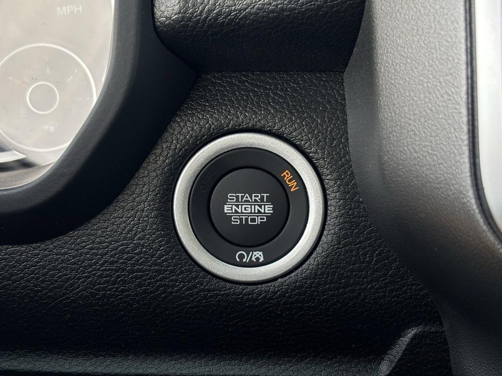 RAM 1500 Tradesman Crew Cab SWB 4WD 2026