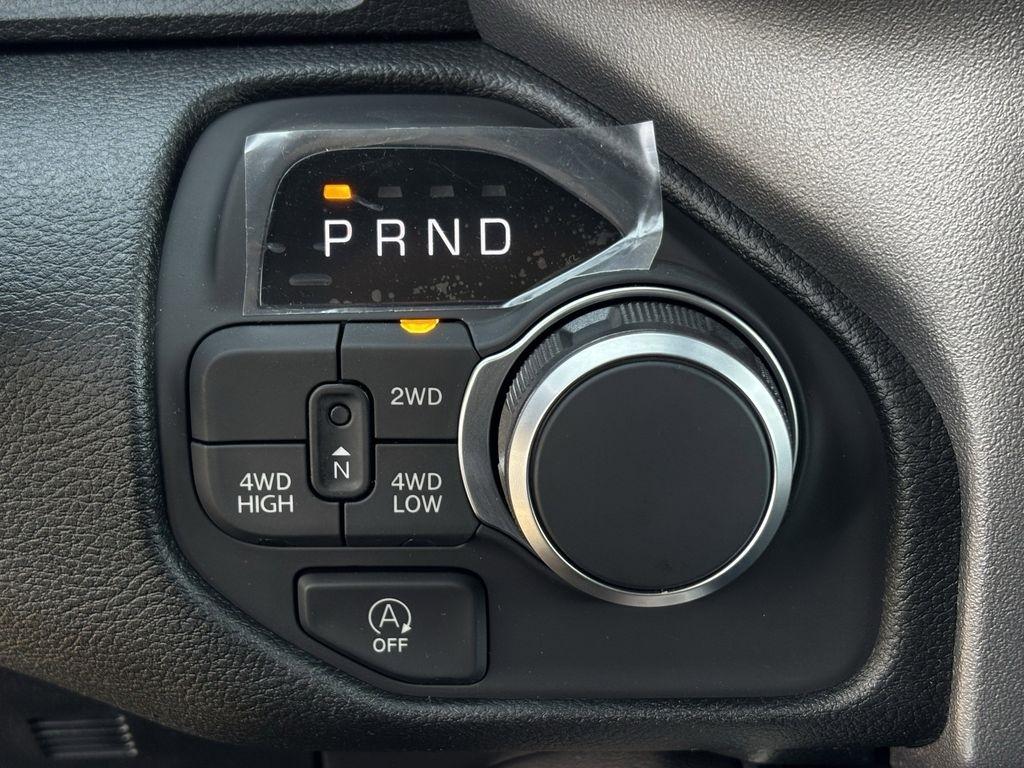 RAM 1500 Tradesman Crew Cab SWB 4WD 2026