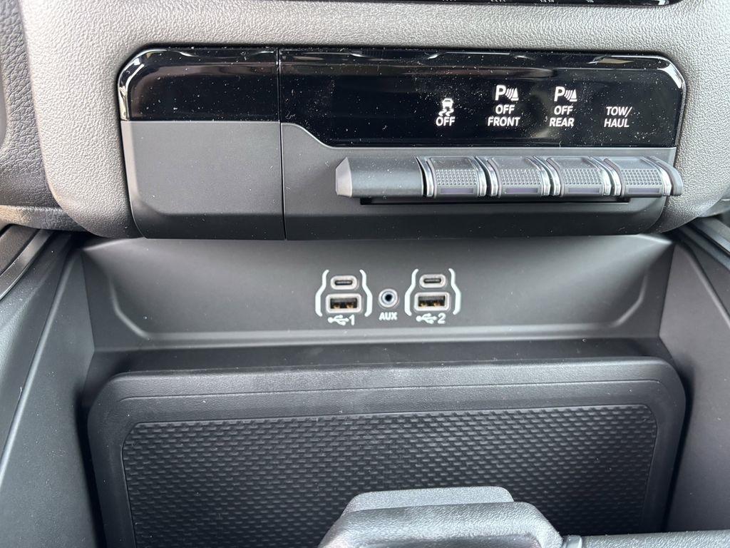 RAM 1500 Tradesman Crew Cab SWB 4WD 2026