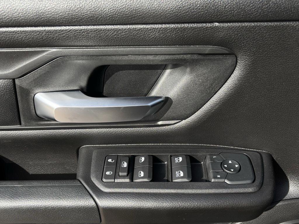 RAM 1500 Tradesman Crew Cab SWB 4WD 2026