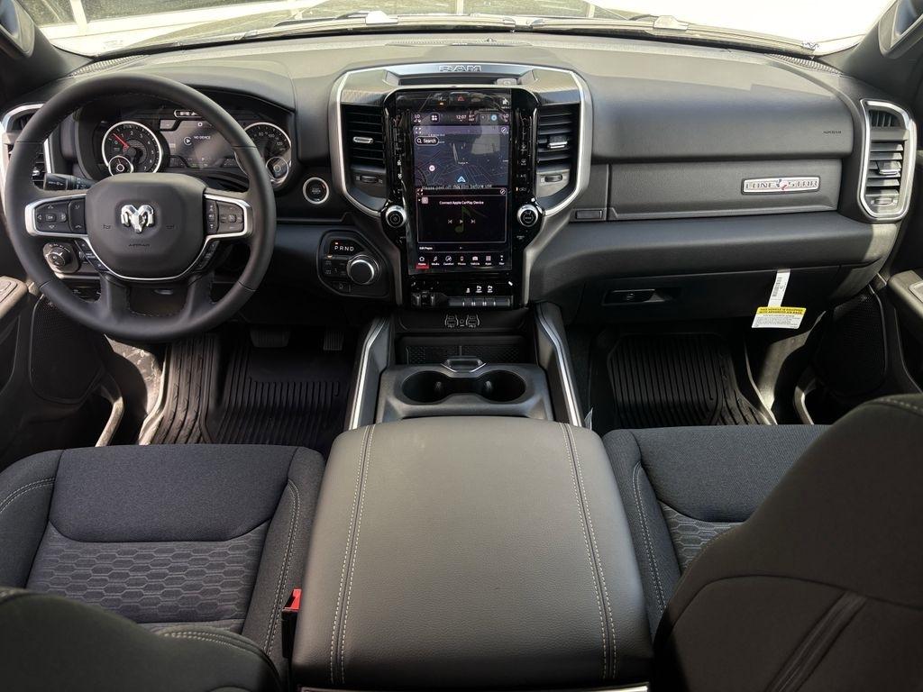 RAM 1500 Big Horn Crew Cab SWB 4WD 2026