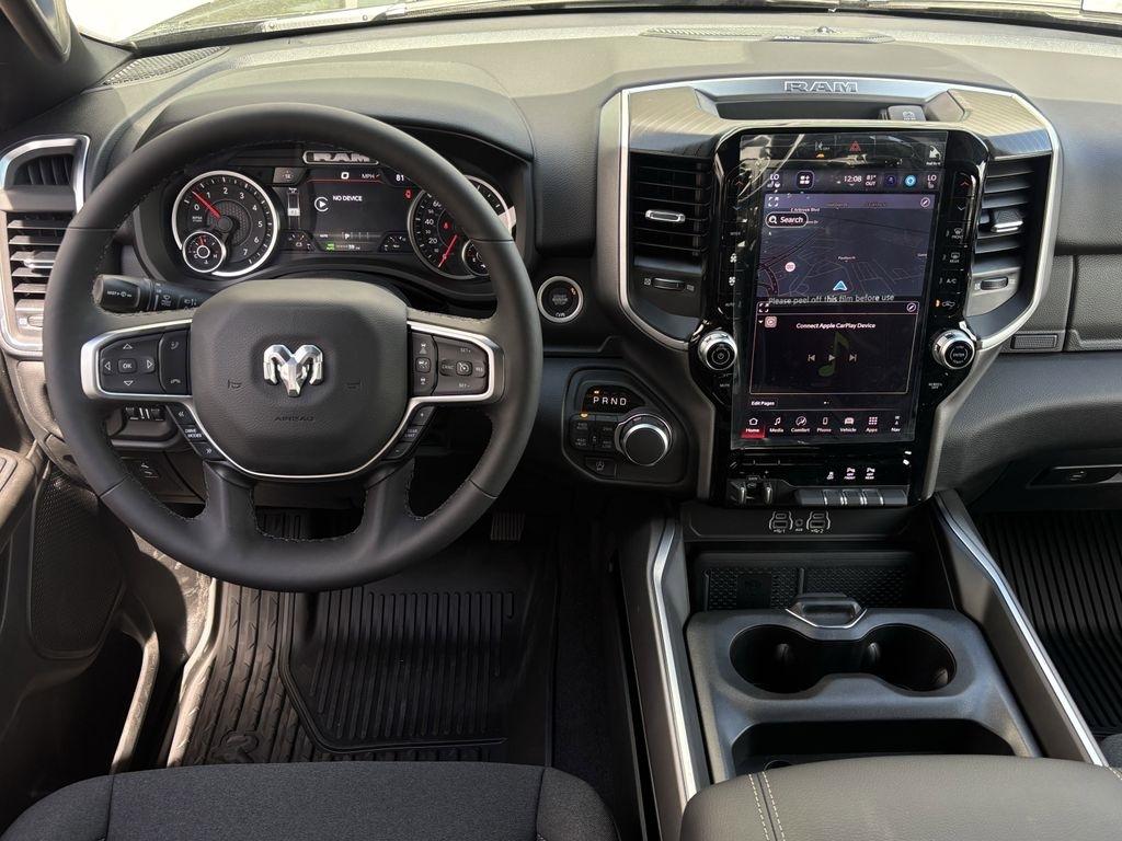 RAM 1500 Big Horn Crew Cab SWB 4WD 2026