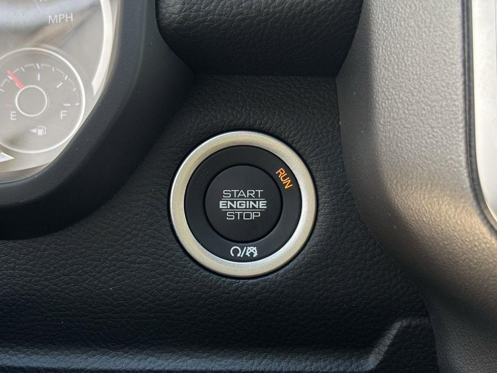 RAM 1500 Big Horn Crew Cab SWB 4WD 2026