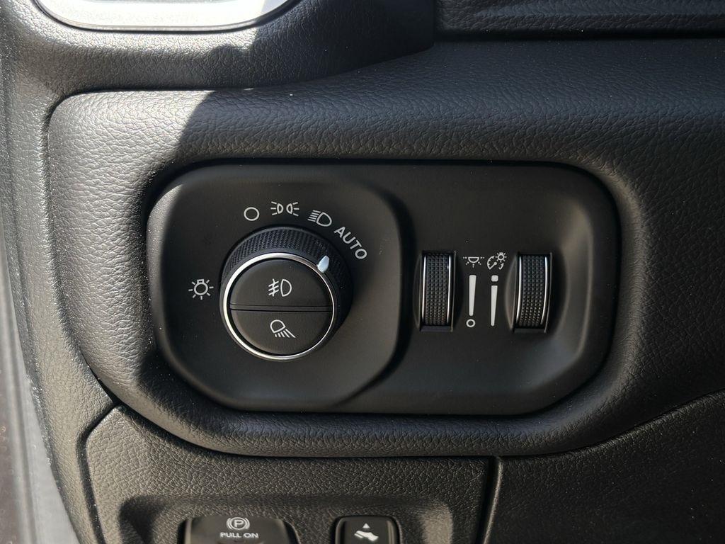 RAM 1500 Big Horn Crew Cab SWB 4WD 2026