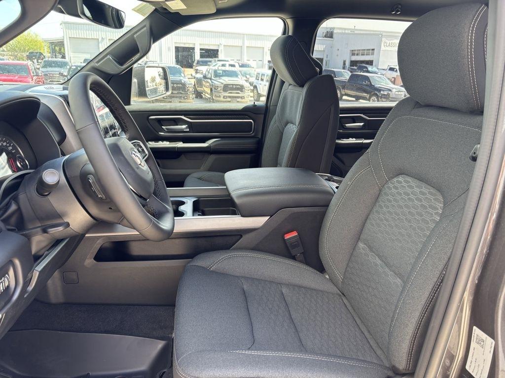 RAM 1500 Big Horn Crew Cab SWB 4WD 2026