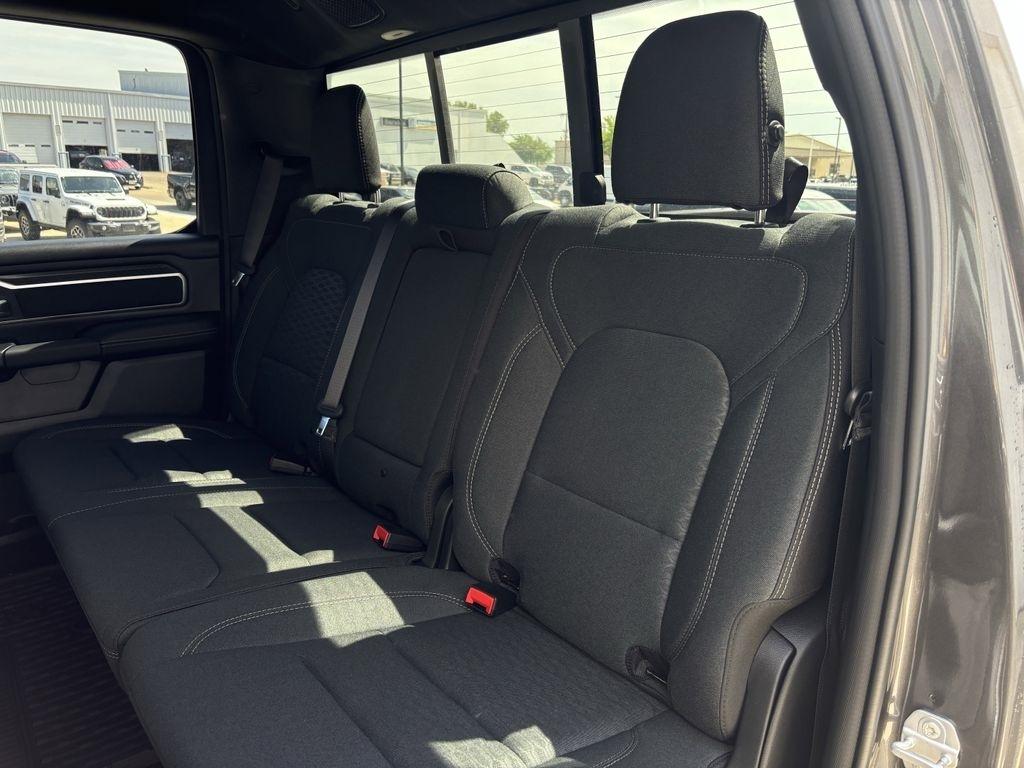 RAM 1500 Big Horn Crew Cab SWB 4WD 2026