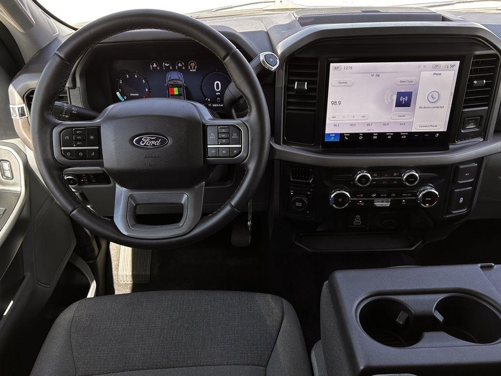 Ford F-150 XLT SuperCrew 4WD 2025