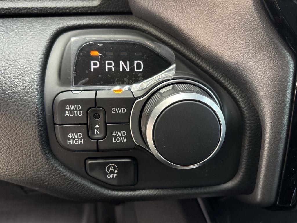 RAM 1500 Big Horn Crew Cab SWB 4WD 2026