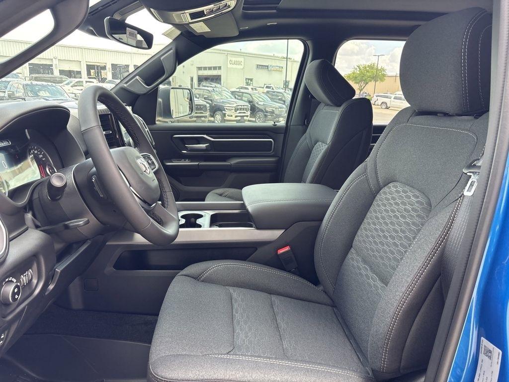 RAM 1500 Big Horn Crew Cab SWB 4WD 2026