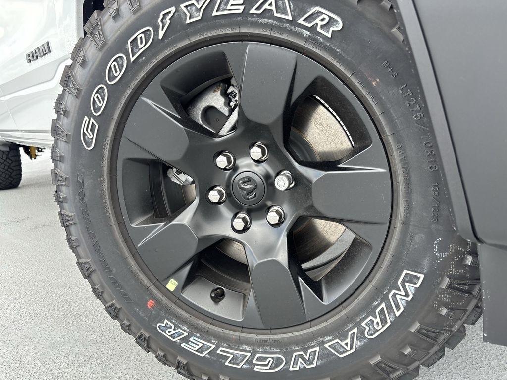 RAM 1500 Tradesman Crew Cab SWB 4WD 2026