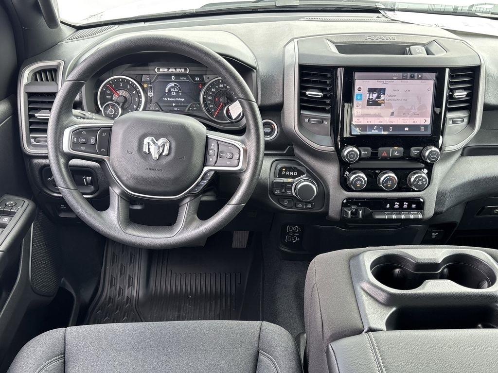 RAM 1500 Tradesman Crew Cab SWB 4WD 2026