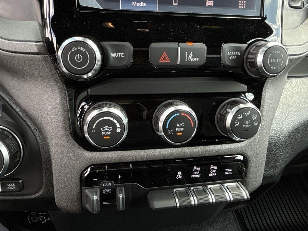 RAM 1500 Tradesman Crew Cab SWB 4WD 2026