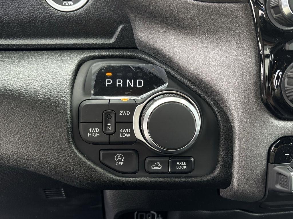 RAM 1500 Tradesman Crew Cab SWB 4WD 2026