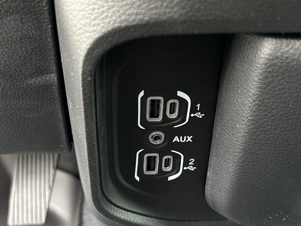 RAM 1500 Tradesman Crew Cab SWB 4WD 2026