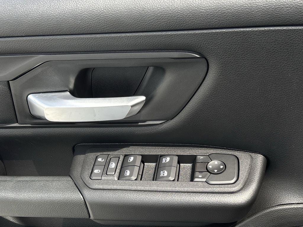 RAM 1500 Tradesman Crew Cab SWB 4WD 2026