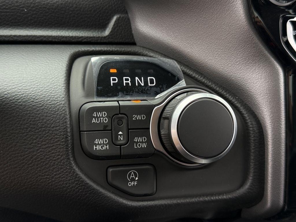 RAM 1500 Big Horn Crew Cab SWB 4WD 2026