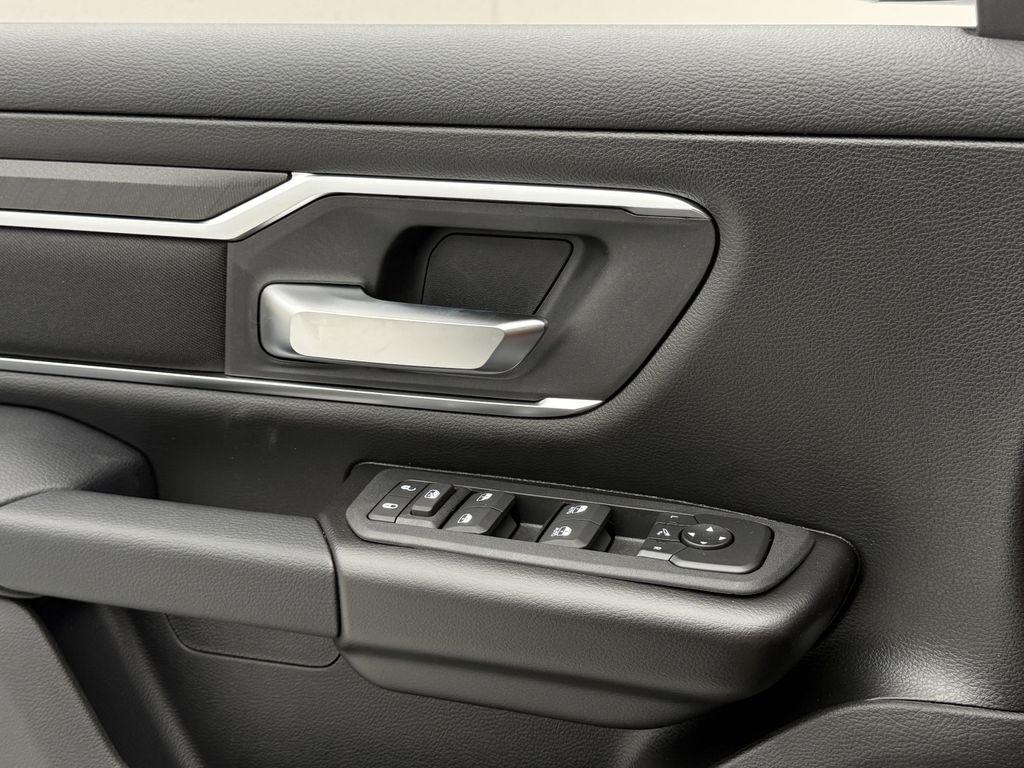 RAM 1500 Big Horn Crew Cab SWB 4WD 2026