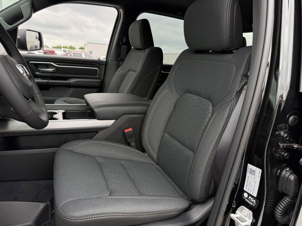 RAM 1500 Big Horn Crew Cab SWB 4WD 2026