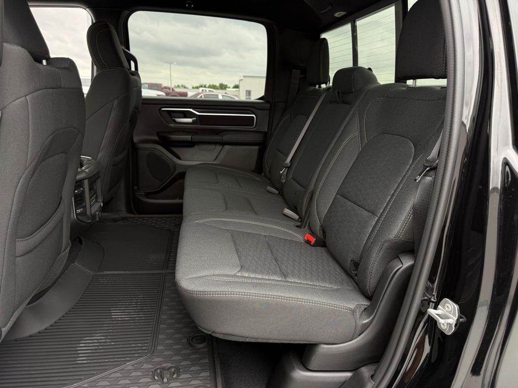 RAM 1500 Big Horn Crew Cab SWB 4WD 2026