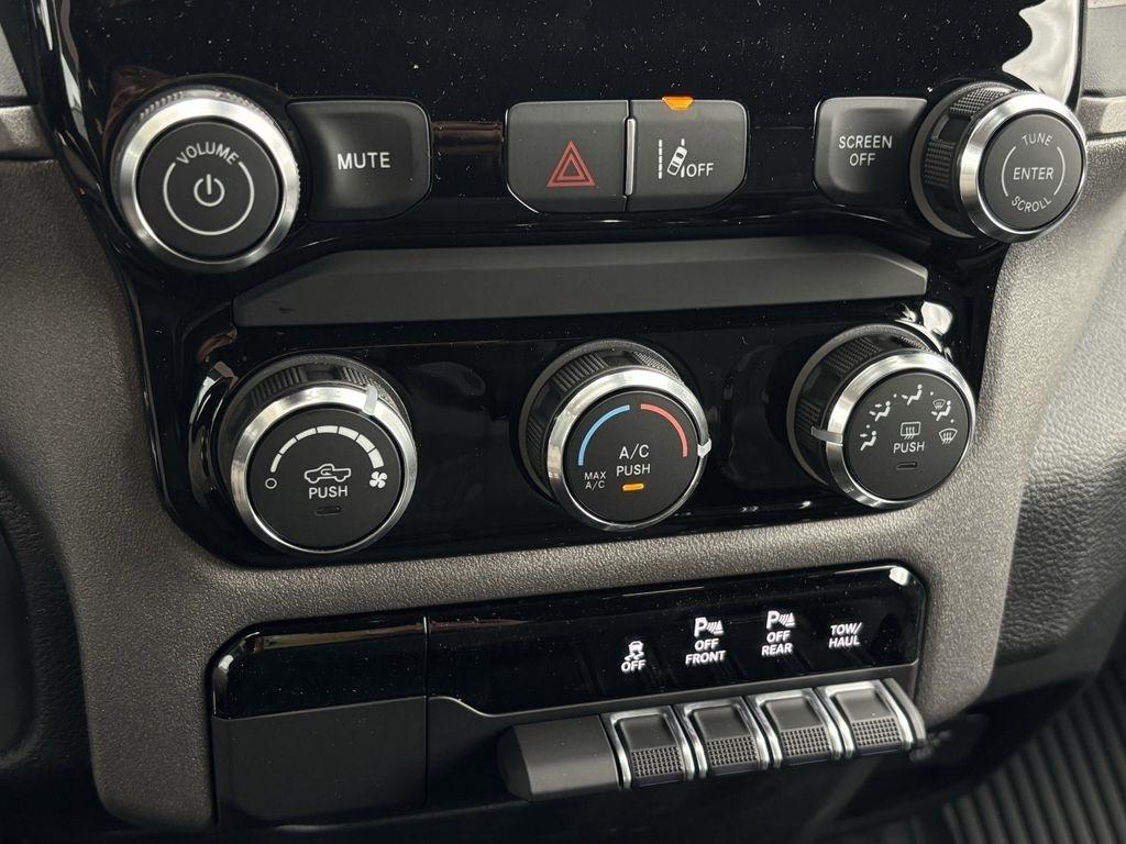RAM 1500 Tradesman Crew Cab SWB 4WD 2026