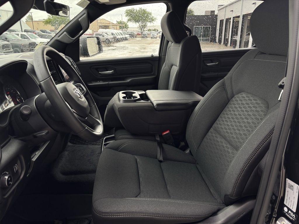 RAM 1500 Tradesman Crew Cab SWB 4WD 2026