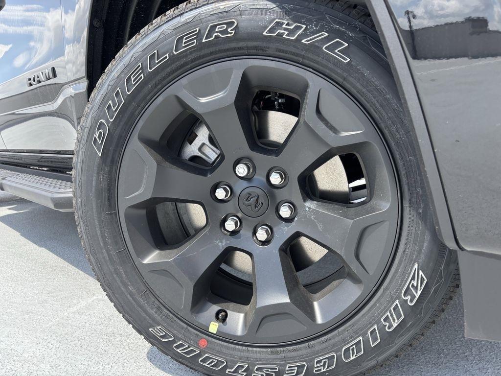 RAM 1500 Tradesman Crew Cab SWB 4WD 2026