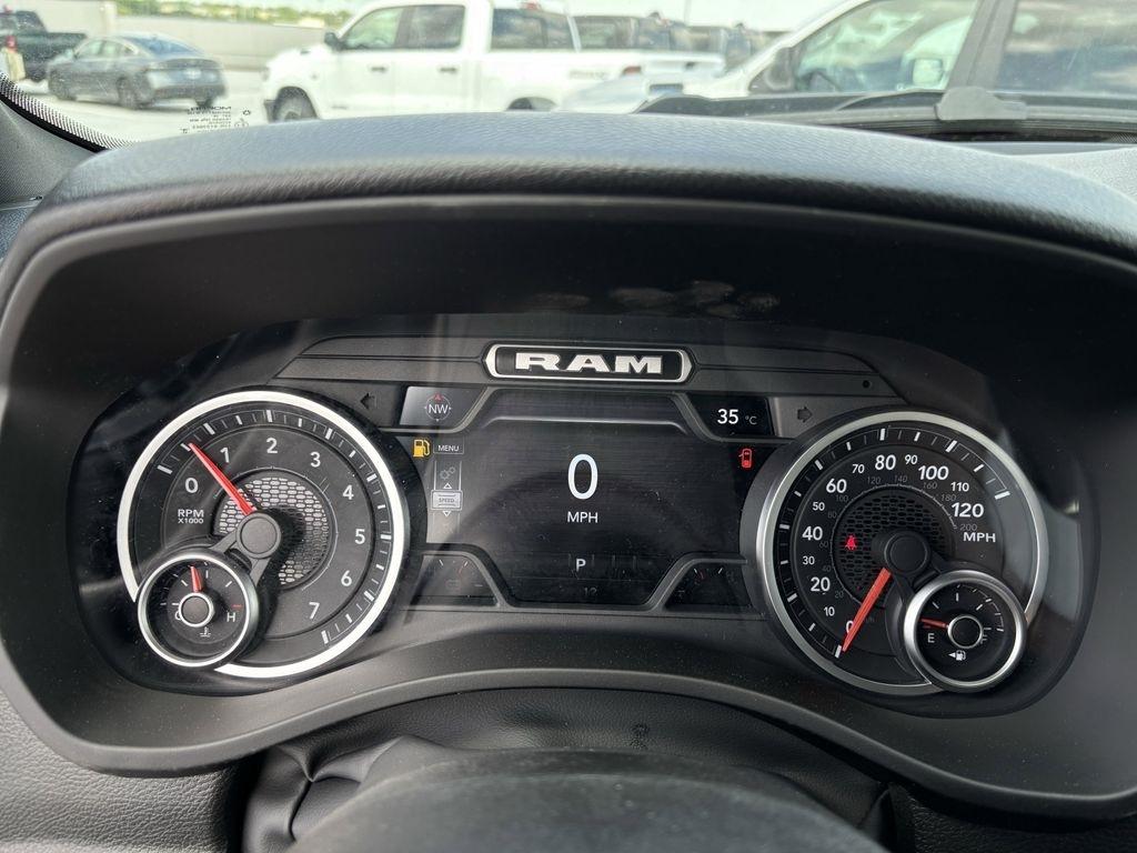 RAM 1500 Tradesman Crew Cab SWB 4WD 2026