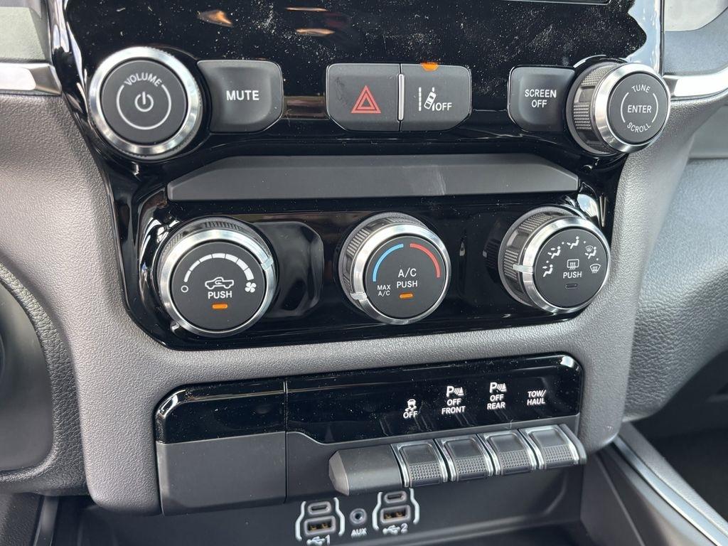 RAM 1500 Tradesman Crew Cab SWB 4WD 2026